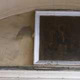 Basta entrare in una chiesa o passeggiare per un vicolo di Bari per poter ammirare un suo dipinto. Ad esempio noi ci siamo imbattuti per caso in due suoi quadretti in un atrio di un edificio di via Ravanas